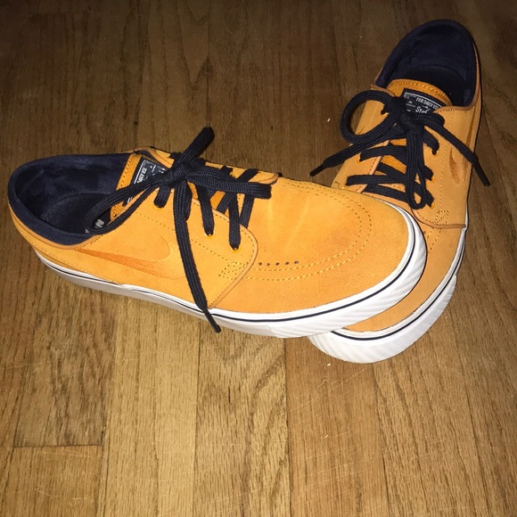 Nike Shoes - Picture 8 of 8